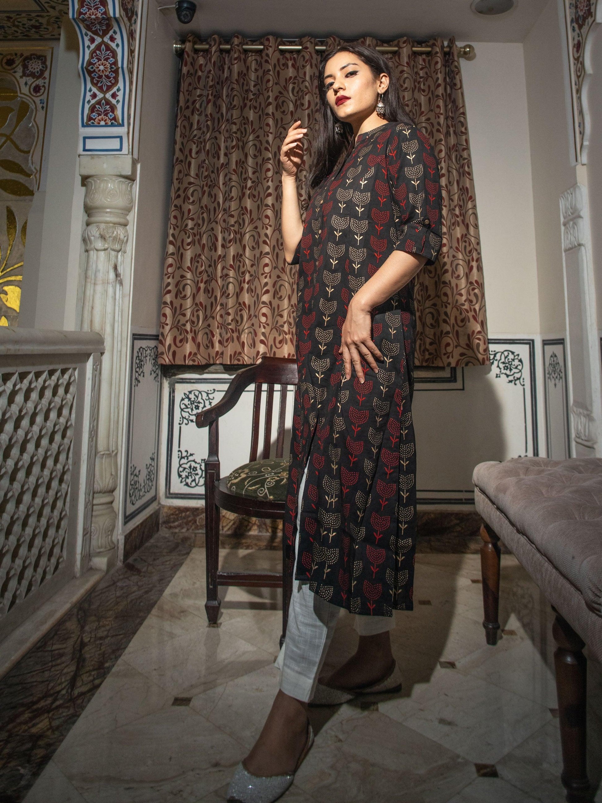 Eshani Black Cotton Flex A Line Kurta - divenaworld.com