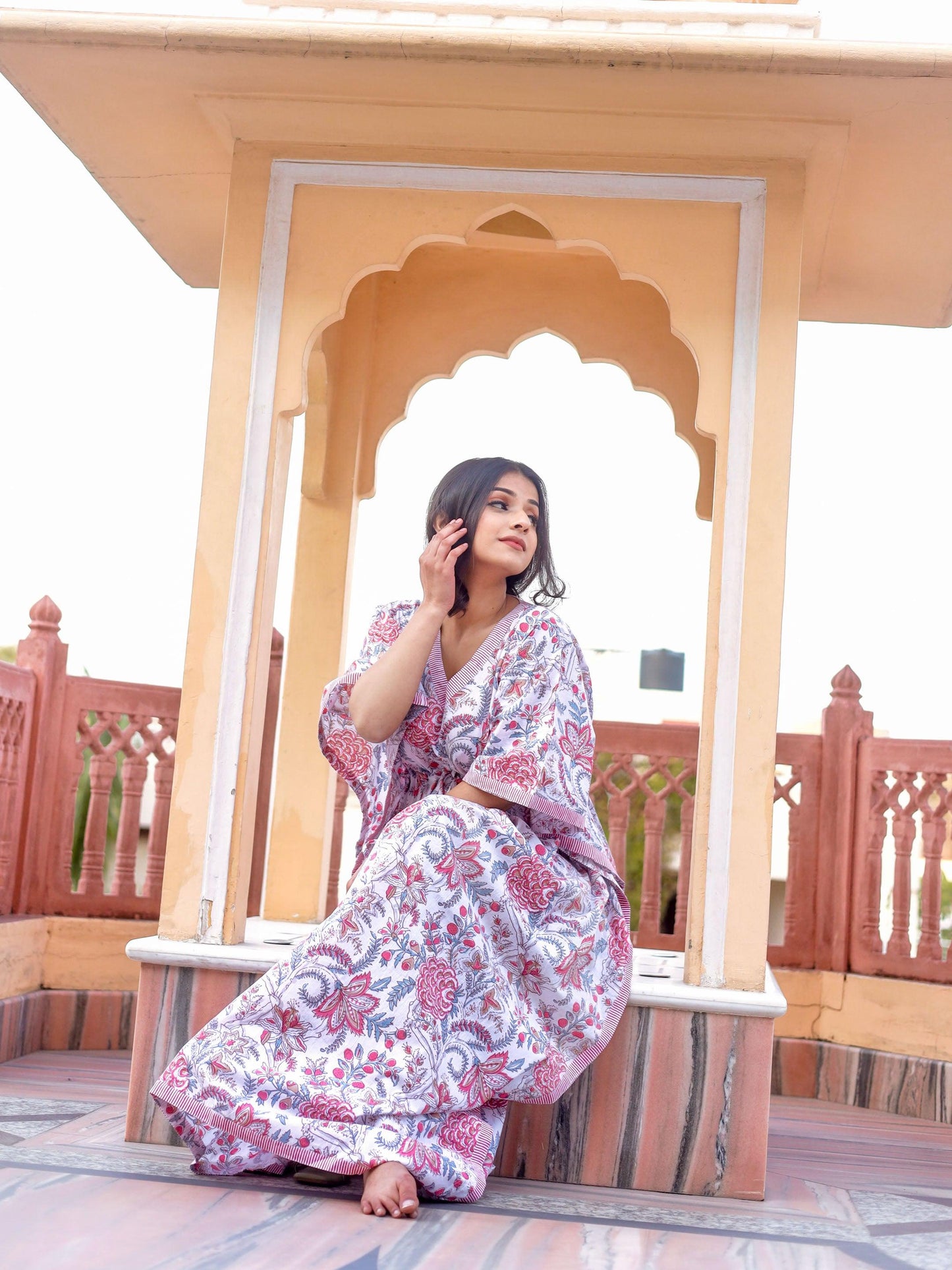 Eshani White And Pink Floral Print Kaftan - divenaworld.com